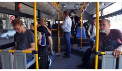 Xe buýt "5 sao" ở sân bay Tân Sơn Nhất: Tây khen, ta... chê?