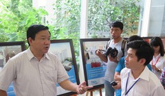 Bí thư Đinh La Thăng thăm một doanh nghiệp nằm trong QTSC ẢNH: TRUNG HIẾU