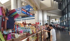 Dịch vụ, chất lượng hàng hoá tại sân bay thường bị chê là chưa tương xứng với giá cả.