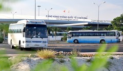 Cảng Hàng không quốc tế Cam Ranh chỉ có công suất thiết kế 1,5 triệu lượt khách/năm nhưng 5 tháng qua nơi này đã đón hơn 1,8 triệu. Các chuyên gia dự báo năm 2016 lượng khách qua sân bay này có thể tăng đến 4 triệu, gấp 3 lần công suất thiết kế. 