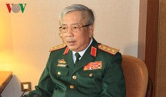 Thứ trưởng Bộ Quốc phòng Việt Nam Nguyễn Chí Vịnh trả lời PV báo chí sau khi kết thúc Đối thoại Shangri La lần thứ 15