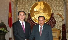 Tổng Bí thư, Chủ tịch nước Lào Bounnhang Vorachith tiếp đón Chủ tịch nước Trần Đại Quang Ảnh: TTXVN