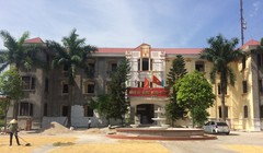 Trụ sở các cơ quan chính quyền xã Tam Sơn (thị xã Từ Sơn, Bắc Ninh) được cho là quá quy mô, lãng phí trong khi có nhiều việc khác cấp thiết hơn cần đầu tư.