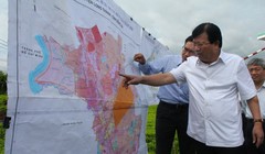 Phó thủ tướng Trịnh Đình Dũng khảo sát dự án.