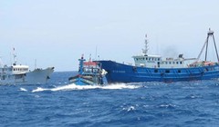 Tàu cá Trung Quốc đâm chìm tàu cá Việt Nam trong sự kiện giàn khoan Hải Dương 981. Nguồn: Internet