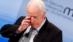 Thượng nghị sĩ McCain tuyên bố không bỏ phiếu cho tỷ phú đồng đảng Cộng Hòa Donald Trump.