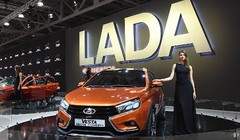 Mẫu xe Lada Vesta trưng bày tại Triển lãm xe hơi quốc tế Moskva 2016.