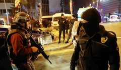 Cảnh sát ngay lập tức phong tỏa khu vực xảy ra vụ ám sát. Ảnh: Reuters.