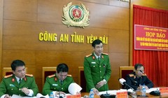 Đại tá Phạm Ngọc Thắng - Phó giám đốc Công an tỉnh Yên Bái - tại buổi họp báo 