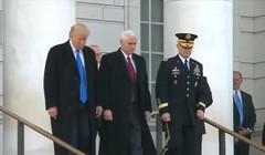 Ông Donald Trump và ông Mike Pence đến đặt vòng hoa tại Nghĩa trang Quốc gia Arlington