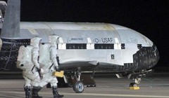 Máy bay không gian không người lái X-37B Mỹ. Ảnh: The Sun