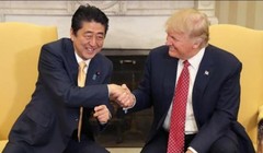 Ngày 10/2/2017, Thủ tướng Shinzo Abe hội đàm với Tổng thống Mỹ Donald Trump. Ảnh: The Telegraph