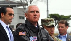 Trong chuyến thăm Hàn Quốc từ ngày 16 - 18/4/2017, Phó Tổng thống Mỹ Mike Pence đã đến Khu phi quân sự hai miền Triều Tiên. Ảnh: AFP/BBC