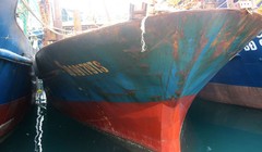 Một con tàu mới đóng đã han rỉ của ngư dân Bình Định. Nguồn Internet