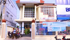 Hiện trường vụ cướp ngân hàng. Ảnh: Vĩnh Nam/VnExpress