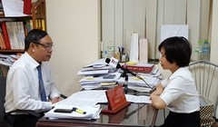 Thẩm phán Trương Việt Toàn trả lời phỏng vấn phóng viên TTXVN. (Ảnh: Nguyễn Cúc/Vietnam+)