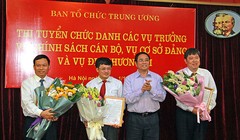 Từ trái qua: ông Nguyễn Xuân Liết, ông Phạm Mạnh Khởi, ông Phạm Minh Chính (Ủy viên Bộ Chính trị, Bí thư Trung ương Đảng, Trưởng Ban Tổ chức Trung ương), và ông Đỗ Phương Đông. Ảnh: Tạp chí Xây Dựng Đảng