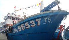 Tàu cá vỏ composite đầu tiên của Quảng Ngãi. Ảnh: Dân trí