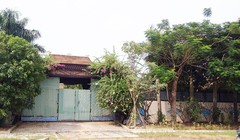 Mặt tiền của biệt phủ nhìn rất bình thường - Ảnh: ÁI NHÂN