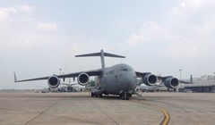 Máy bay vận tải C17 tại sân bay Nội Bài. Ảnh: Vnexpress