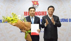 Tân Phó bí thư Tỉnh ủy Hà Giang Nguyễn Mạnh Dũng (bên trái). Ảnh Trung ương Đoàn