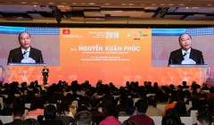 Thủ tướng Nguyễn Xuân Phúc phát biểu khi dự Diễn đàn kinh tế Việt Nam lần thứ 2. Ảnh: VGP