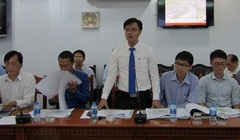 Đại diện Công ty Cổ phần Him Lam báo cáo đề xuất tại cuộc họp. Ảnh: Cổng thông tin điện tử tỉnh Long An