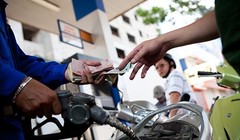 Tiếp tục tăng giá xăng dầu, áp lực tăng cước vận tải đang rất lớn