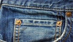 Đa số những quần Jean hiện nay đều có túi nhỏ này ngay trên túi to phía trước. Nguồn: istock