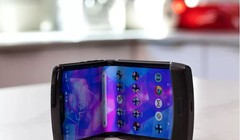 Ra mắt không lâu nhưng Motorola Razr liên tục dính "phốt" về độ bền của máy (Ảnh: The Verge)