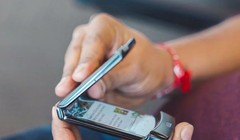 Độ bền của chiếc Motorola Razr đang bị đặt dấu hỏi lớn (Ảnh: Android Central)