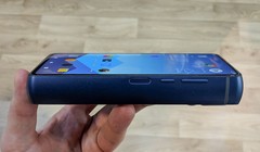 Những chiếc smartphone pin "trâu" đang có mặt trên thị trường (Ảnh: The Verge)