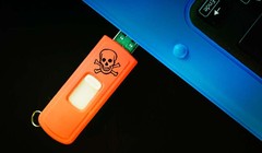 Hacker ngụy trang USB chứa mã độc, nhiều công ty Mỹ sập bẫy (Ảnh: Gizmodo)