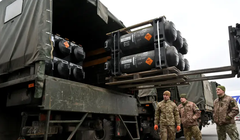 Tổng hợp các loại vũ khí Mỹ cung cấp cho Ukraine trong cuộc chiến với Nga (Ảnh: Business Insider)