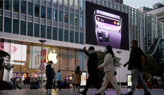 Tim Cook cho biết lý do vì sao doanh thu Apple giảm mạnh (Ảnh: SCMP)