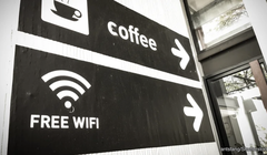 Hãy dừng ngay những việc làm này khi bạn đang kết nối với Wi-Fi công cộng (Ảnh: Slash Gear)