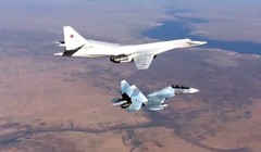 Tiêm kích Su-30SM hộ tống máy bay ném bom chiến lược Tu-160 của Nga tham gia tấn công các mục tiêu khủng bố tại Syria