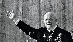 N.Khrushchev đọc diễn văn tại Đại hội XX của Đảng Cộng sản Liên Xô chống J.Stalin và xuyên tạc lịch sử Liên Xô, mở đầu “cải tổ 1.0” (Ảnh: Ogonhyok)