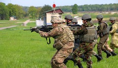 Cố vấn quân sự Mỹ huấn luyện binh sĩ quân đội Ukraine