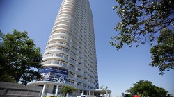 Khu phức hợp World Trade Centre Đà Nẵng có tổng vốn đầu tư tại thời điểm công bố lên đến 325 triệu USD hiện hữu với tòa nhà AZURA và được chuyển nhượng cho đối tác khác