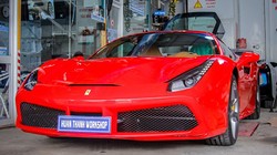 Mẫu coupe thể thao Ferrari 488 GTB trang bị bộ bodykit hàng hiệu Novitec Rosso được thực hiện bởi một xưởng độ ở Đà Nẵng.