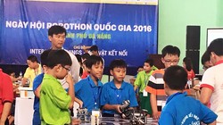 Sáng 30/10, 236 "kỹ sư robot nhí" là học sinh đến từ 11 trường tiểu học và Trung tâm Robotic trên địa bàn TP Đà Nẵng đã tham dự Ngày hội Robothon 2016 với chủ đề Internet of Things.