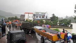 Văn phòng Chính phủ vừa có thông báo ý kiến kết luận của Phó Thủ tướng Trịnh Đình Dũng yêu cầu huy động nguồn lực khắc phục hậu quả mưa lũ ở khu vực miền Trung (Ảnh Nguyên Phúc)