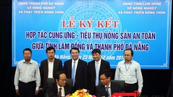 Sở NN & PTNT Đà Nẵng và tỉnh Lâm Đồng ký kết thỏa thuận trong cung cấp và tiêu thụ sản phẩm rau sạch, rau an toàn cho TP Đà Nẵng dưới sự chứng kiến của lannhx đạo UBND TP Đà Nẵng và tỉnh Lâm Đồng