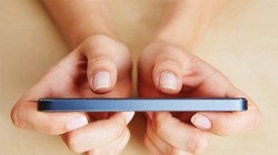 Dùng 2 ngón tay là 1 trong 5 cách nhập liệu cực nhanh trên smartphone mà người dùng có thể áp dụng đối với bất kỳ smartphone nào có bàn phím cảm ứng