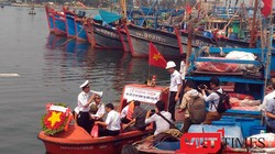 Sáng 14/3, Hội Cán bộ chiến sỹ Trường Sa 83 (CQ88) tại Đà Nẵng đã tổ chức thả hoa đăng, tưởng niệm 64 cán bộ chiến sỹ hi sinh ngày 14/3/1988 tại đảo Gạc Ma (Trường Sa)