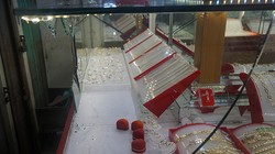 Hiện trường vụ cướp tiệm vàng