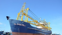 Tàu cá vỏ thép QNa 94679TS của ngư dân Trần Văn Liên phải nằm bờ hơn 1 năm nay vì hư hỏng máy