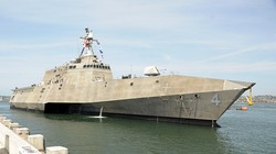  Đội tàu Hải quân Mỹ gồm chiến hạm USS Coronado và tàu cứu hộ USNS Salvor cùng gần 120 thủy thủ đã cập cảng Cam Ranh, chính thức chuyến thăm tỉnh Khánh Hòa trong 5 ngày.