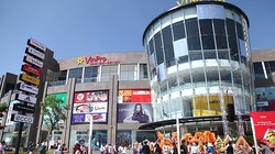 Cơn lốc “thời trang nhanh” tiếp tục đổ bộ vào Việt Nam và cuộc cạnh tranh giữa doanh nghiệp nội-ngoại tiếp tục khốc liệt